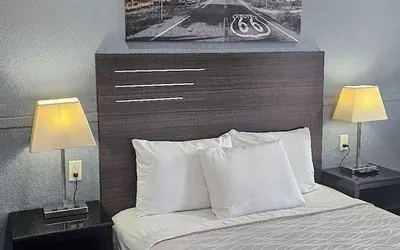 Photo 5 - Travelers Inn