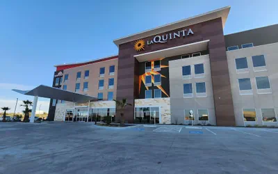 Photo 2 - Hawthorn Extended Stay by Wyndham Del Rio
