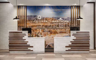 Photo 3 - La Quinta Inn & Suites by Wyndham Del Rio