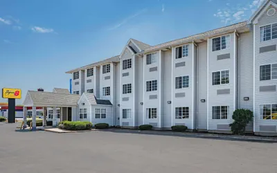 Photo 2 - Super 8 by Wyndham Joliet
