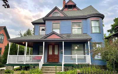 Photo 2 - Art and Lodging