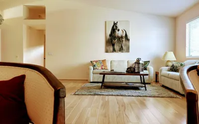 Photo 2 - Private bedroom in Western Horizon Home