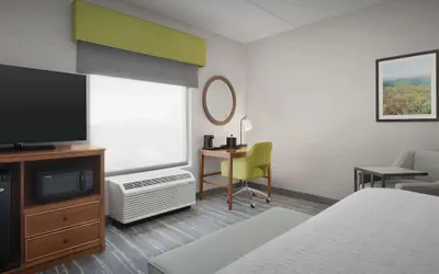 Photo 5 - Hampton Inn & Suites Lynchburg