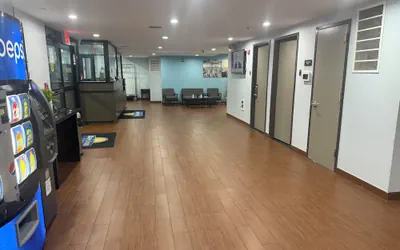 Photo 4 - Days Inn by Wyndham Brooklyn Borough Park