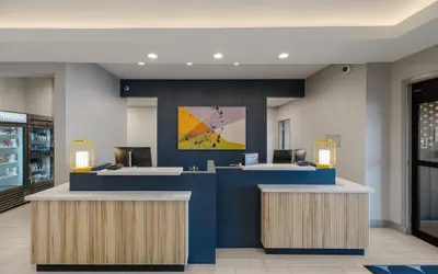 Photo 4 - Spark by Hilton Midland South