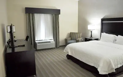 Photo 5 - Hampton Inn & Suites Toledo/Westgate