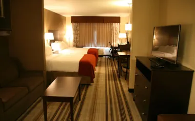 Photo 3 - Holiday Inn Express & Suites Nevada by IHG