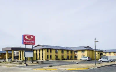 Photo 2 - Econo Lodge Inn & Suites Wisconsin Dells