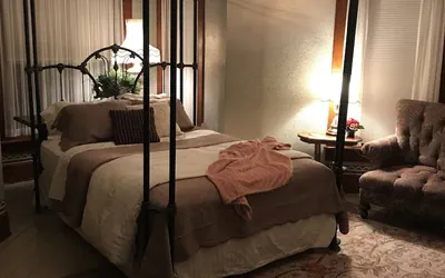 Photo 3 - Nauvoo Grand Bed & Breakfast