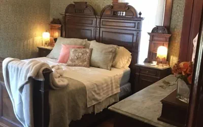 Photo 5 - Nauvoo Grand Bed & Breakfast