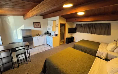 Photo 5 - The Pioneer Motel