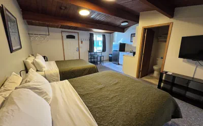 Photo 4 - The Pioneer Motel
