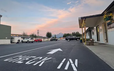Photo 2 - The Pioneer Motel