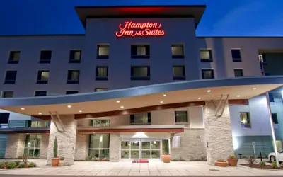 Photo 2 - Hampton Inn & Suites Bellevue Downtown-Seattle