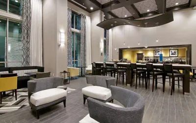 Photo 5 - Hampton Inn & Suites Bellevue Downtown-Seattle