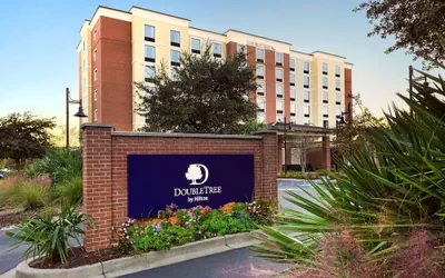 Photo 2 - DoubleTree by Hilton Charleston Mount Pleasant