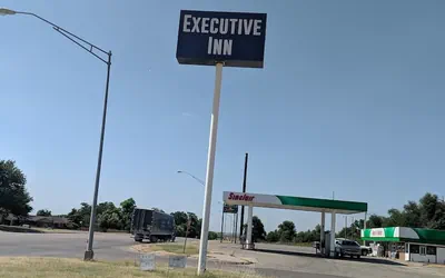 Photo 2 - Executive Inn Woodward