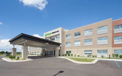 Photo 2 - Holiday Inn Express & Suites Rochester Hill - Detroit Area by IHG