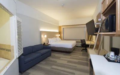 Photo 4 - Holiday Inn Express & Suites Rochester Hill - Detroit Area by IHG