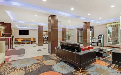 Photo 3 - SureStay Plus Hotel by Best Western Owasso Tulsa North