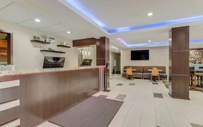 Photo 4 - SureStay Plus Hotel by Best Western Owasso Tulsa North