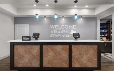 Photo 4 - Hampton Inn Kenedy