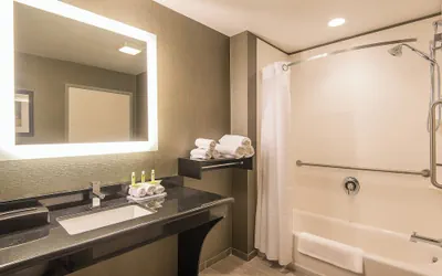 Photo 2 - Holiday Inn Express & Suites Norwood-Boston Area by IHG