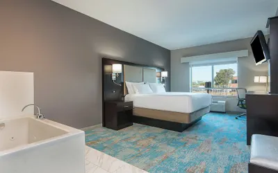 Photo 3 - Holiday Inn Express & Suites Norwood-Boston Area by IHG