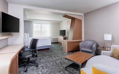 Photo 4 - Courtyard by Marriott Bismarck North