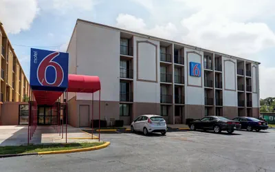 Photo 2 - Motel 6 Jackson, TN