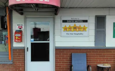 Photo 4 - Davis Motel