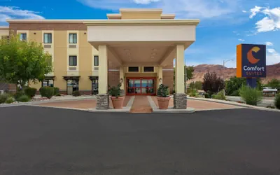 Photo 2 - Comfort Suites Moab near Arches National Park