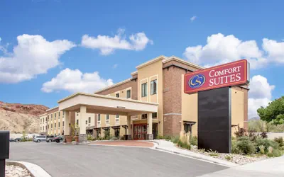 Photo 2 - Comfort Suites Moab near Arches National Park