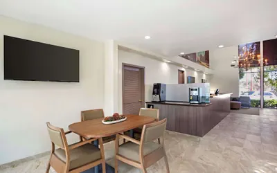 Photo 5 - Best Western Plus Black Oak