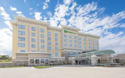 Photo 2 - Holiday Inn Hotel & Suites Davenport by IHG