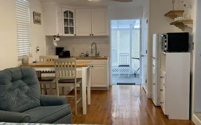 Photo 2 - Twins Inn & Apartments