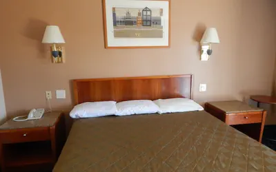Photo 5 - Bay Bridge Inn