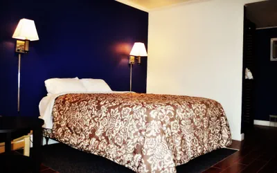 Photo 4 - Town House Motel