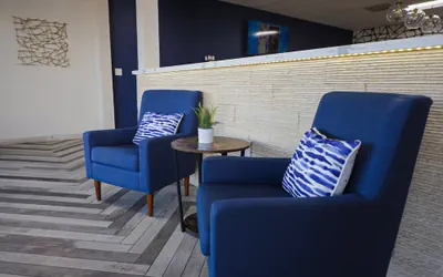 Photo 5 - Airport Inn