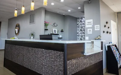 Photo 3 - Airport Inn