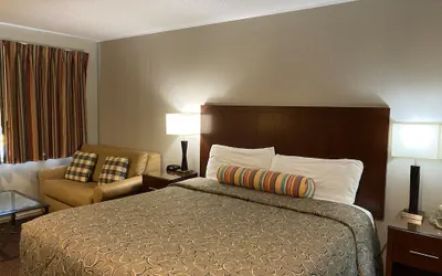 Photo 5 - Travelers Inn Eugene University