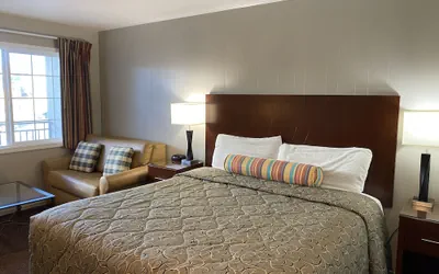 Photo 4 - Travelers Inn Eugene University