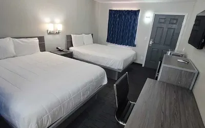 Photo 2 - Green Country Inn