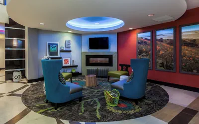 Holiday Inn Express & Suites Eureka by IHG