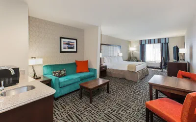 Photo 3 - Holiday Inn Express & Suites Eureka by IHG