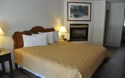 Photo 4 - Cedar Inn & Suites