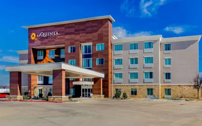 Photo 2 - La Quinta Inn & Suites by Wyndham Northlake Fort Worth