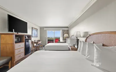 Photo 3 - Surf & Sand Lodge