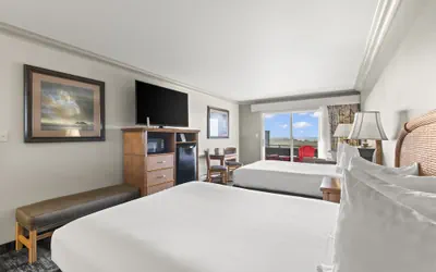 Photo 5 - Surf & Sand Lodge