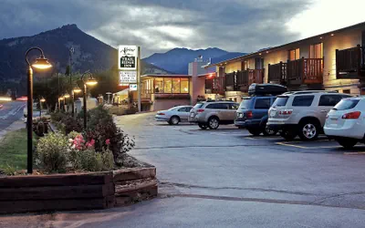 Photo 2 - Alpine Trail Ridge Inn